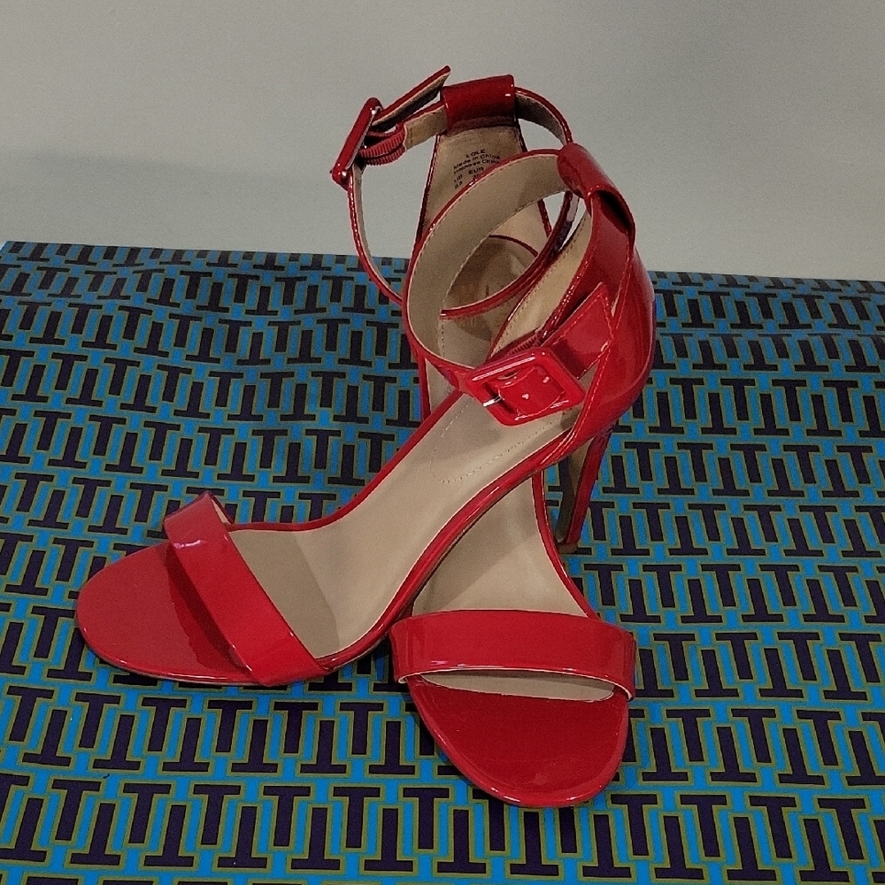 Scarlet Red Patent Leather High Heel Sandals- LIKE NEW Size 8.5 - Picture 13 of 16